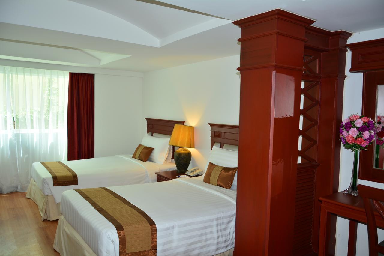 Pride Beach Resort - Adults Only Patong Exteriör bild