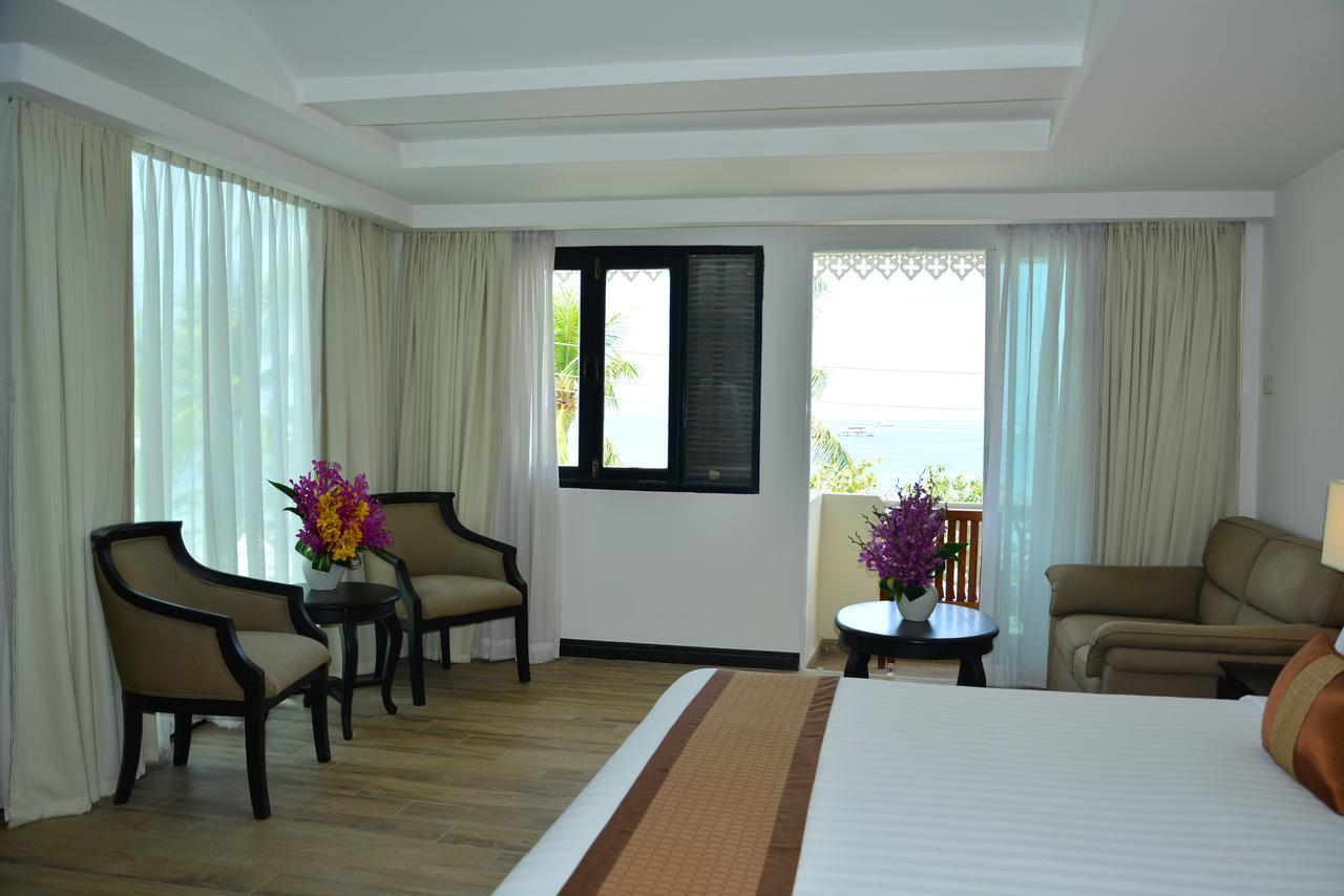 Pride Beach Resort - Adults Only Patong Exteriör bild